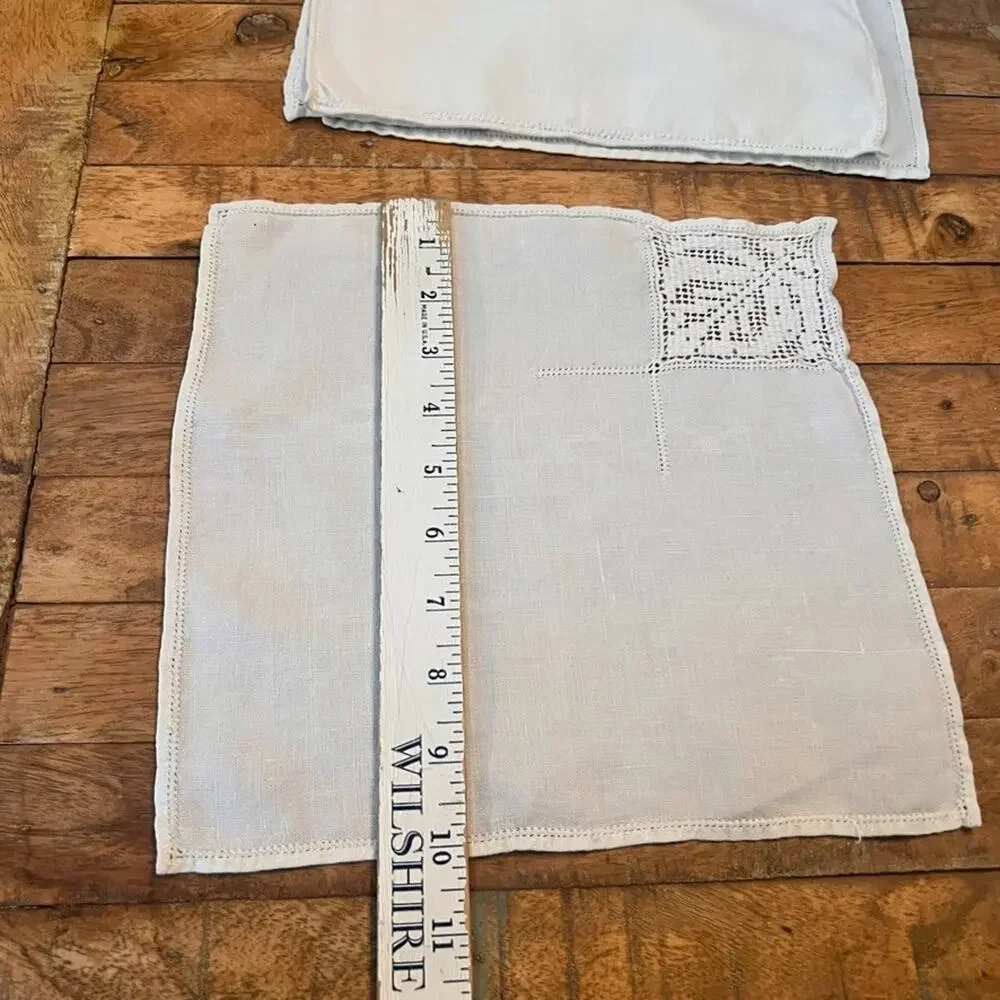 Vintage Napkin Set of 4 10 x 10.5